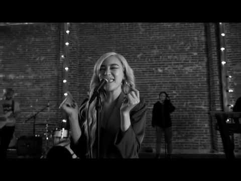 Lips On Lips Live Session | Tiffany Young thumbnail