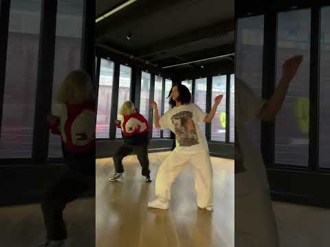 이거 찍고 목에 담 옴 #dance #dancer #explore #dancecover #choreography #healing_energy thumbnail