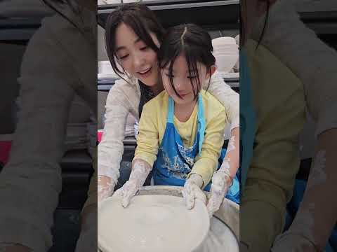 사랑과 영혼인줄 알았는데 현실은...😂🫠🙉 다함께 외쳐요 암쏘 매~~드! #바다 #루아 #도자기체험 #이천도자기축제 thumbnail