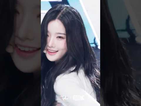 [tripleS] 김유연의 무대 위 순간들 | 얼빡직캠 레전드 모음💘 thumbnail
