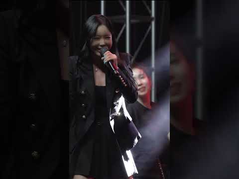 관객들의 떼창을 유발하는 노래 따르릉~♪ | 홍진영 HONGJINYOUNG SSAMBAHONG thumbnail