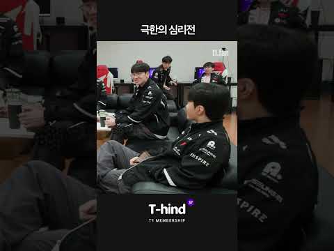 수상할 정도로 영상을 주의 깊게 보는 청년 thumbnail