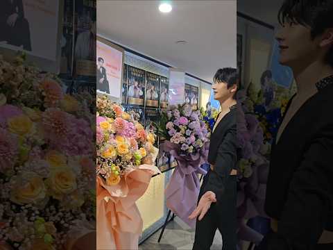 홍콩팬분들이 준비해준 꽃길 감동입니다! thumbnail