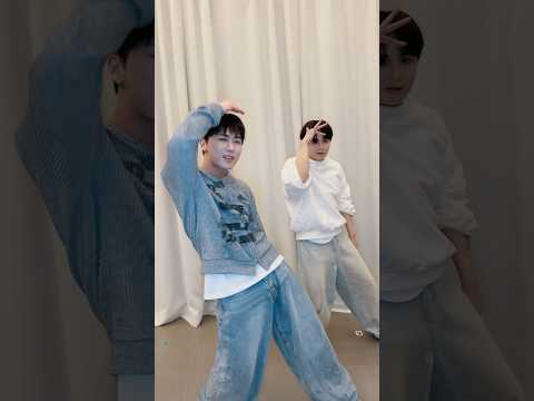 𝕃𝕠𝕨~🕺🏻🕺🏻 (📹 by 🐱) #DKZ #디케이지 #민규 #주원 thumbnail