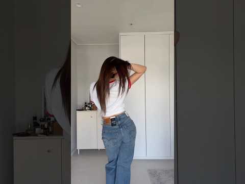 love a good denim 💙💙 @LEVIS @roses_are_rosie thumbnail