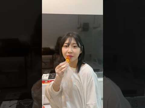 유행할 때는 업로드 못하게 하더니 이제서야 허락해 주는 Eunka kim. thumbnail