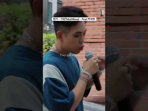 이 날은 무지 덥고 지나가는 사람들이 많아서 촬영할때 힘들었어요 ㅎㅎ thumbnail