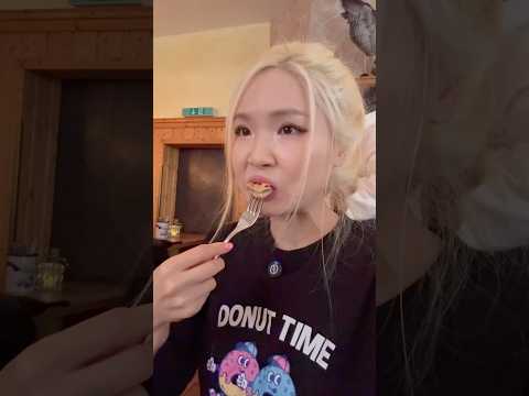 A Korean try to eat German Schnitzel thumbnail