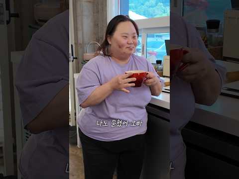 거품을 왜 묻혀놔? #양평카페 #니얼굴은혜씨 #바닐라라떼 thumbnail