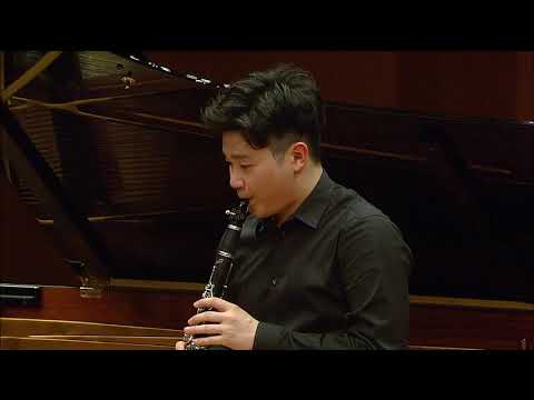 Han Kim plays George Gershwin’s Rhapsody in Blue for clarinet and piano thumbnail
