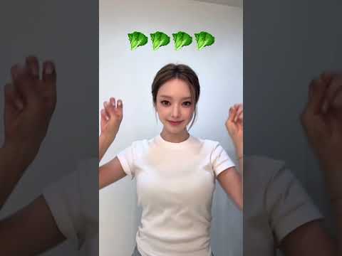 제목 : 배추🥬가 나를보고웃는다.  #🥬 #CHOA #dance thumbnail