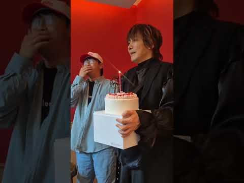 생일 다음날 괭이부리마을에 왔길래 케잌을 준비~ㅎ이제 이런 것도 하고 삽니다ㅎ사랑한다~고맙다~맘 속에 있는 것들,다 표현하고 사는게 좋쵸😁#김장훈 #박경림 #영탁 thumbnail
